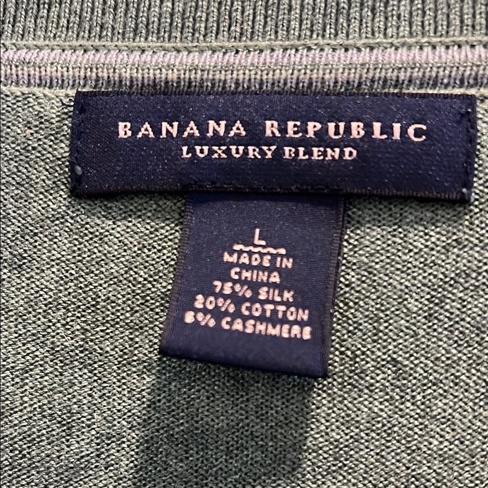 Banana Republic -men’s Green V-Neck Sweater- size large - Picture 2 of 3